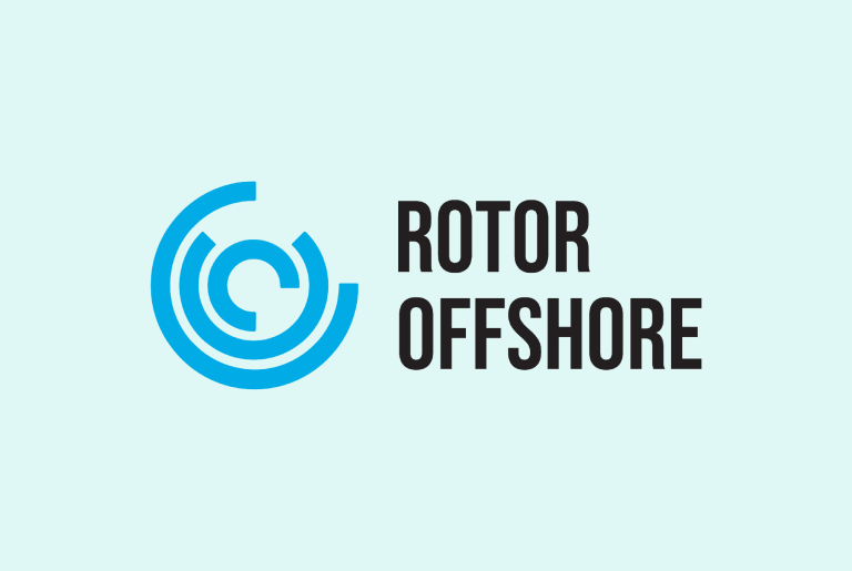 Rotor Offshore-logo på lyseblå bakgrunn.