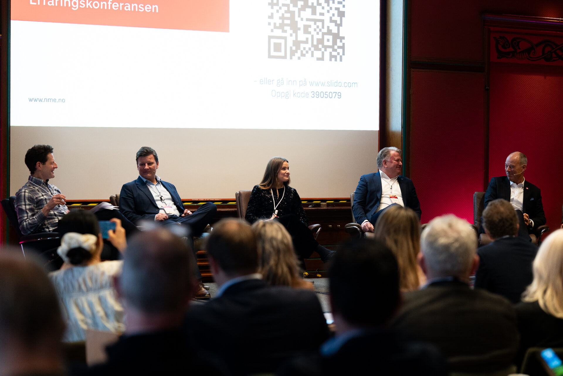 Paneldeltakere på scenen under Erfaringskonferansen 2026