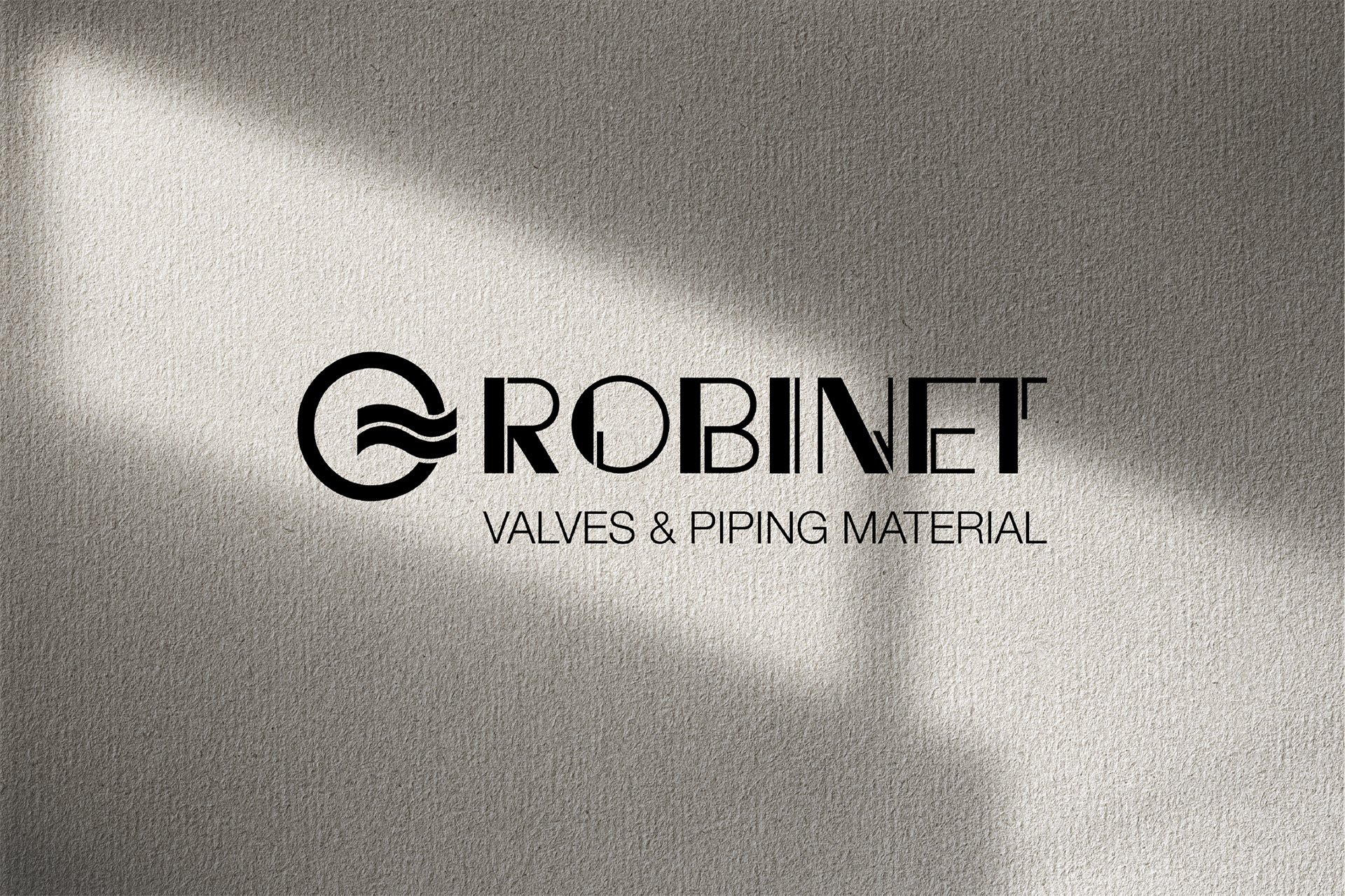 Robinet-logo med teksten «Valves & Piping Material» på en lys vegg.