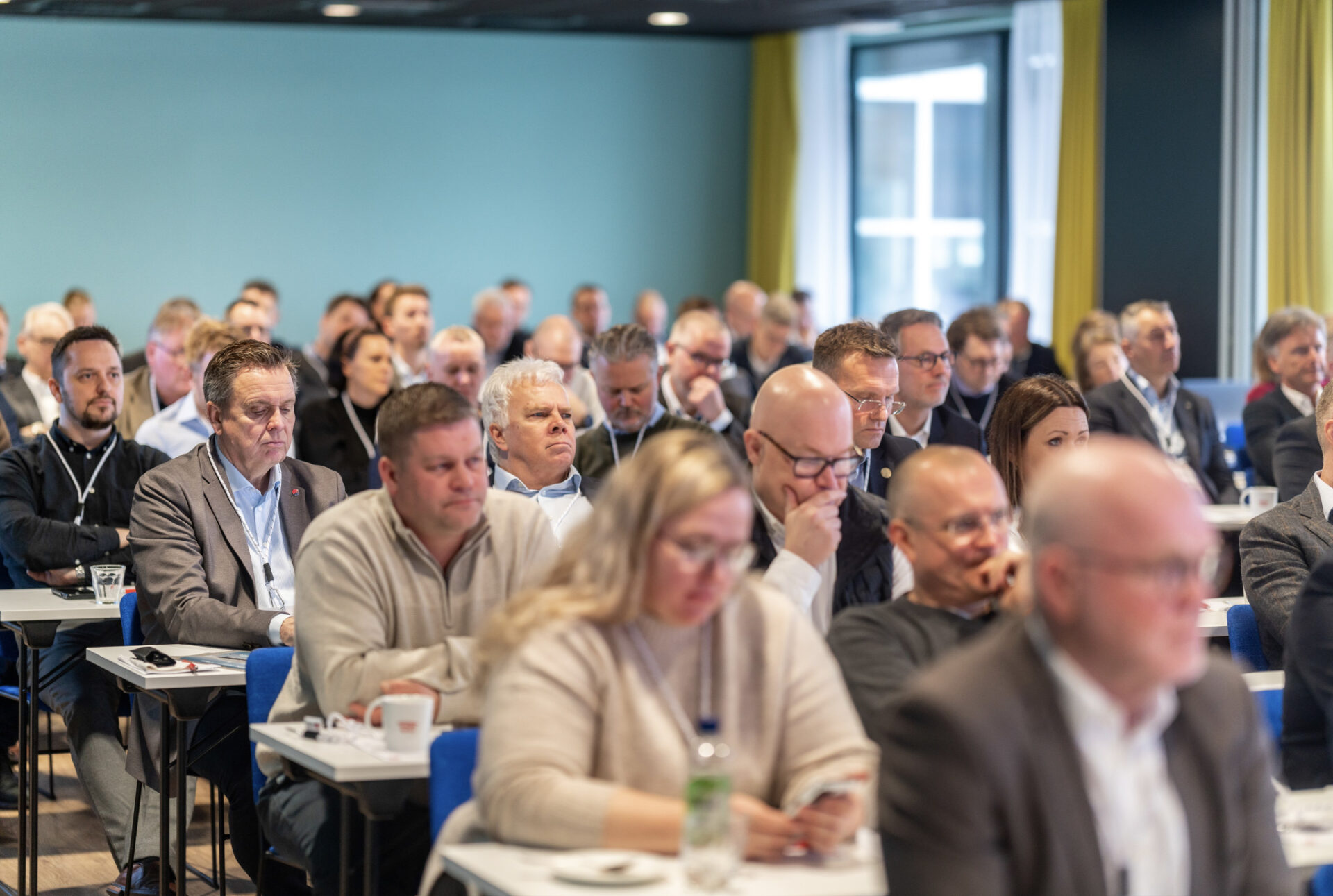 Publikum på konferanse.