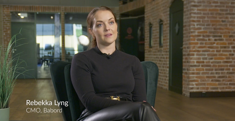 Skjermbilde av filmscene: intervju med Rebekka Lyng i