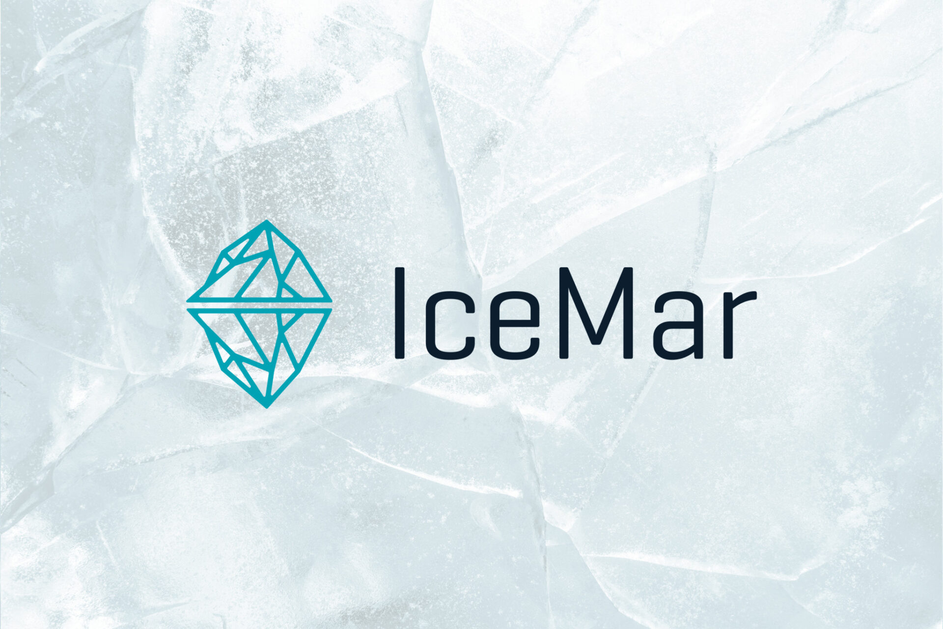 IceMar-logo med turkist isfjellsymbol og mørk tekst på en bakgrunn av is.